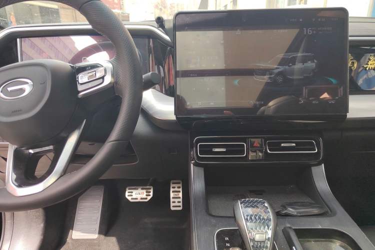 Used GAC Trumpchi GS8 2022 Linghang Series 2.0 TGDI Two-Wheel-Drive Luxury Smart Connectivity Version (7 Seats) Audio And AC Panel