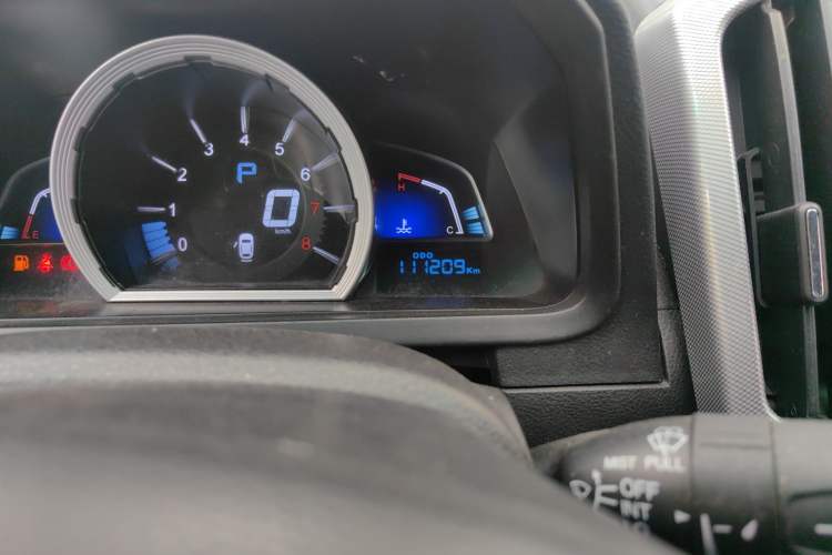 Used Luxgen U6 SUV 2015 1.8T Fashion Edition Odometer Close Up