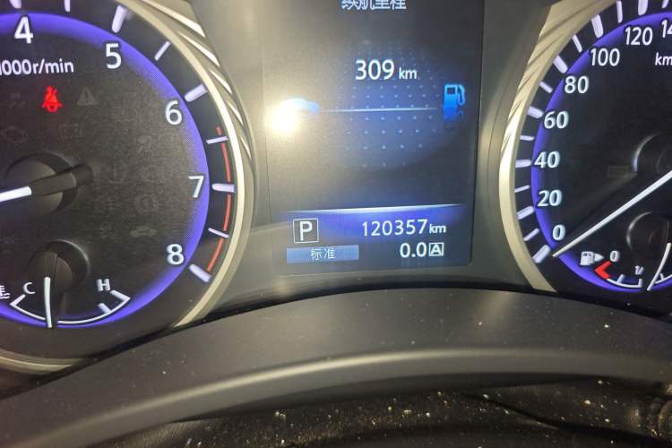 Used Infiniti Q50L 2015 2.0T Enjoyment Edition Odometer Close Up