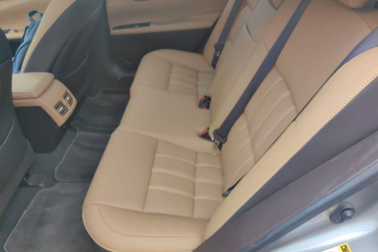 Used Lexus ES 2015 200 Elite Edition Left Rear Seat
