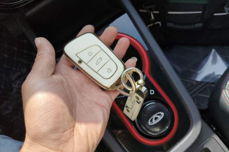 Used Chery Little Ant 2022 Restyled Version Sweet Pink Edition Low-Sugar Version Lithium Iron Phosphate Battery 30.7 kWh 30 kW 301 km Vehicle Key