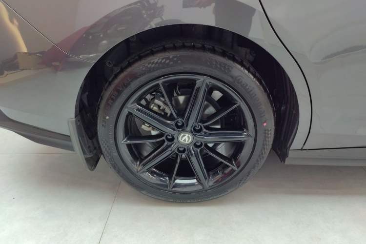 Used CHANGAN UNI-V 2022 1.5T Prestige Version Right Rear Wheel Hub