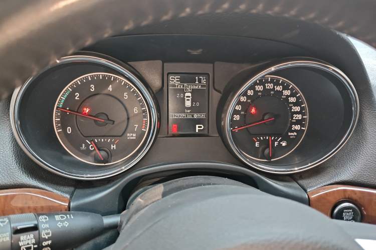 Used Jeep Grand Cherokee 2011 3.6L Luxury Navigation Edition Instrument Cluster