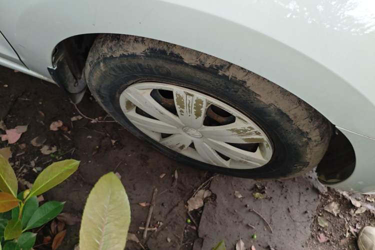 Used Volkswagen Jetta 2015 Value Edition 1.6L Automatic Fashion Version Right Front Wheel Hub