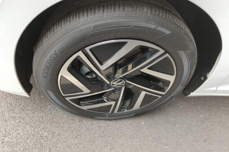 Used Volkswagen Sagitar 2023 300TSI DSG Excellence Edition Left Front Wheel Hub