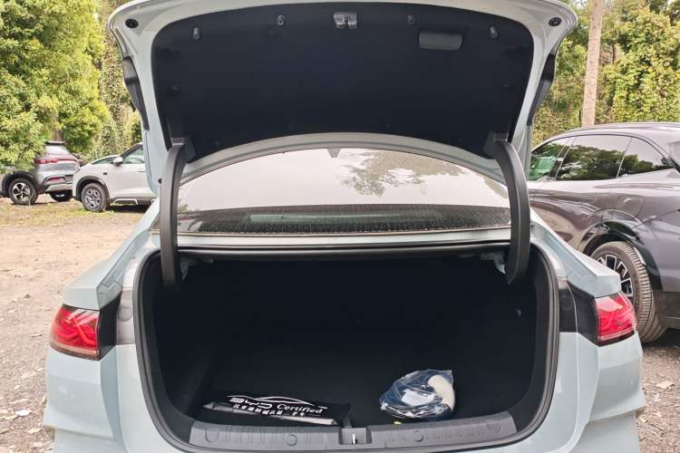 Used BYD Qin L 2025 DM-i Smart Drive 120KM Superior Model
