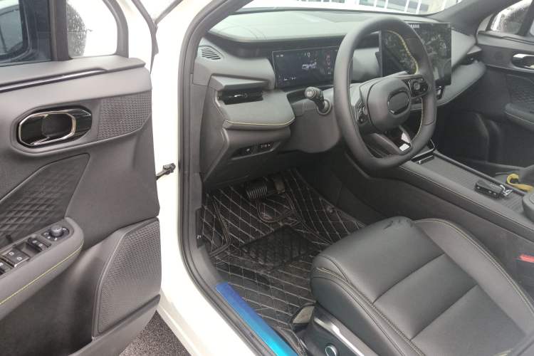 Used Lynk & Co 06 2025 Renew 1.5T Halo Driver Seat