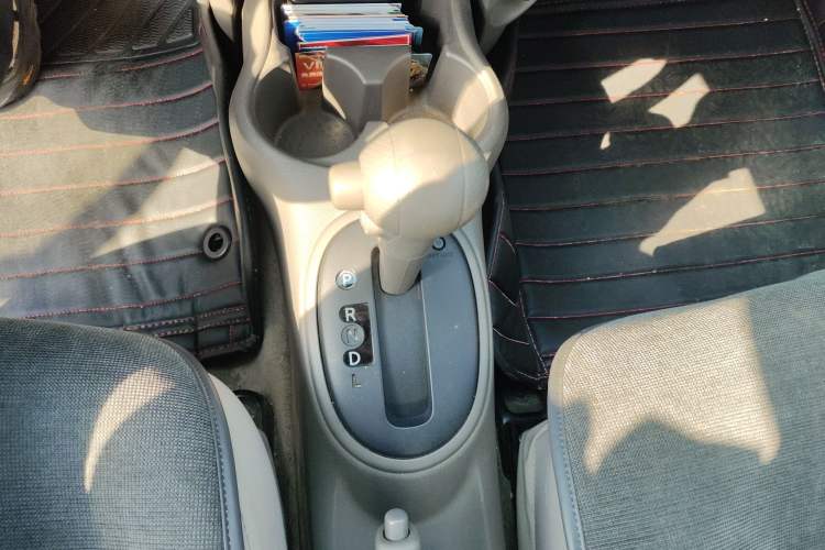 Used Nissan Sunny 2016 1.5XE CVT Leading Edition Gear Lever