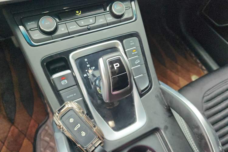 Used Geely Auto Emgrand X7 Sport 2022 1.8TD DCT Zhiya Trim
