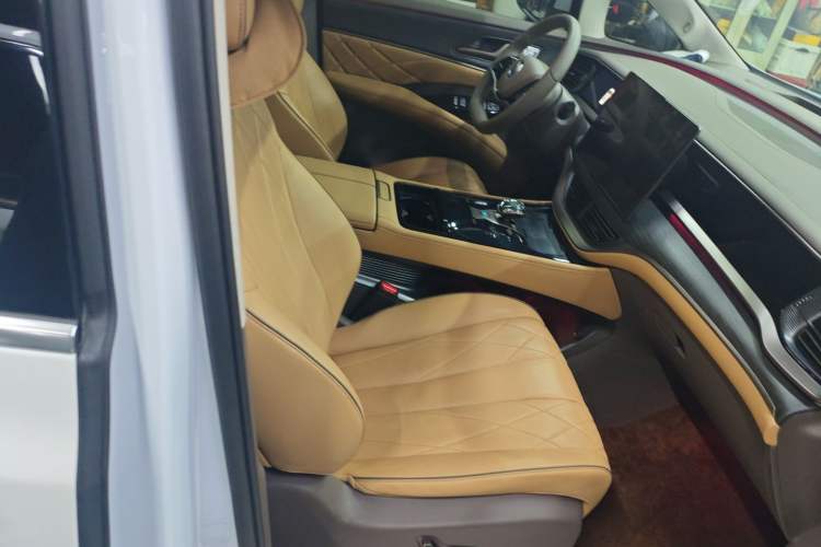 Used Denza D9 2022 DM-i 970 Four-Wheel Drive Flagship Model