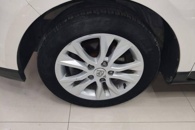 Used Baojun 730 2016 1.5L Manual Comfort Version 7 Seats China V Emission Standard Left Front Wheel Hub