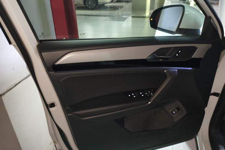 Used Volkswagen Tayron 2021 330TSI Two-Wheel Drive Luxury Smart Connectivity Version
