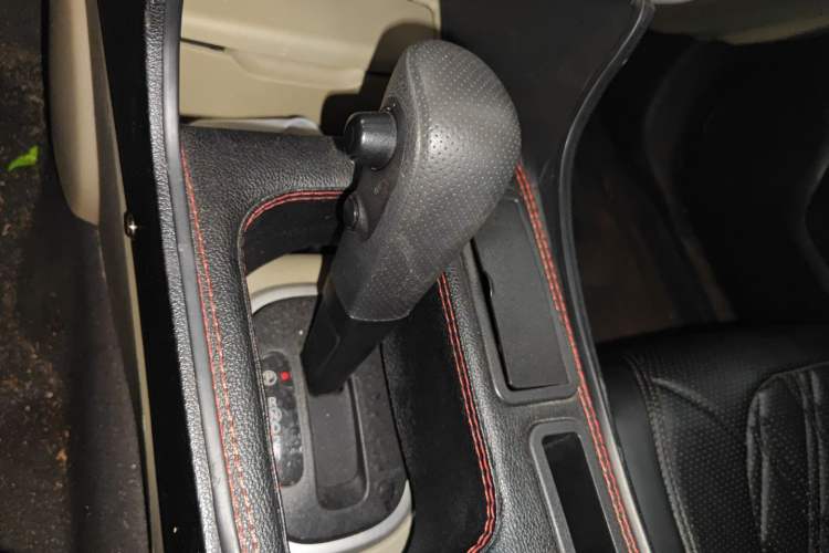 Used Venucia R50 2013 1.6L Automatic Fashion Edition