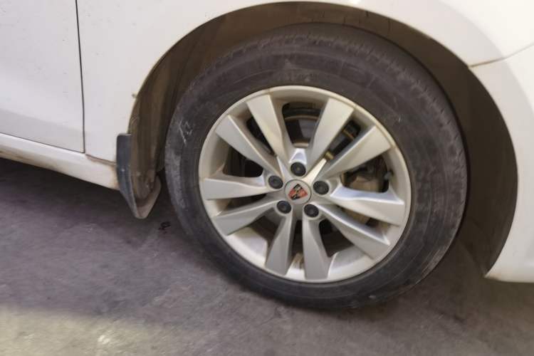 Used Roewe 360 2015 1.5L Manual Luxury Edition Right Front Wheel Hub