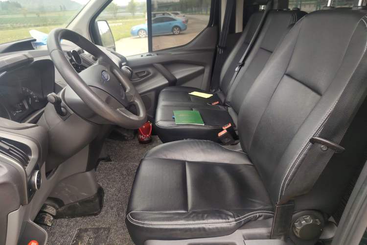 Used Ford Transit 2017 2.0T Diesel Multi-Purpose Commercial Vehicle Short Wheelbase Low Roof China V Standard