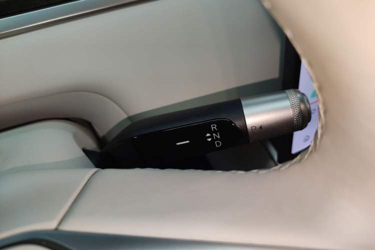 Used ONVO Luxeed L90 2025 Model—Ultra Six-Seater Version
