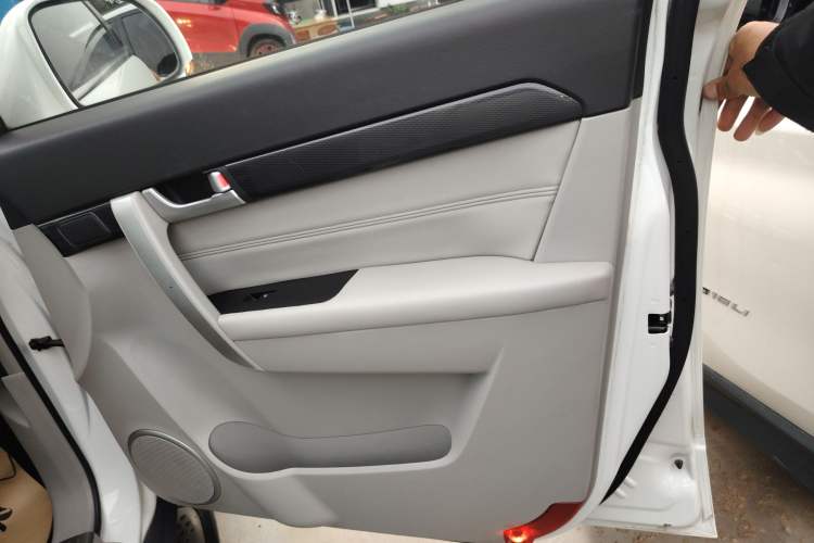 Used Chevrolet Captiva 2015 2.4L Two-Wheel Drive Urban Version 5 Seats