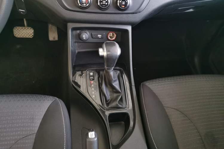 Used Baojun 730 2019 1.5T CVT Fashion Model 7 Seats China V Emission Standard Gear Lever