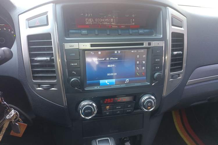 Used Mitsubishi Pajero 2016 3.0L Automatic Standard Version China V Standard Audio And AC Panel