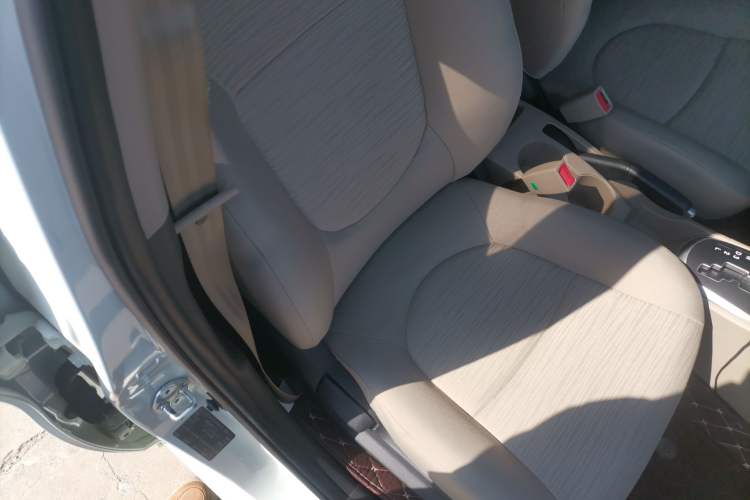 Used Hyundai Verna (older generation) 2014 1.4L Automatic Smart GLS Right Front Seat