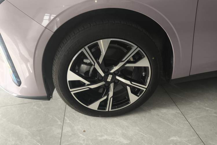 Used Geely Galaxy L6 2024 125km Creative Edition
