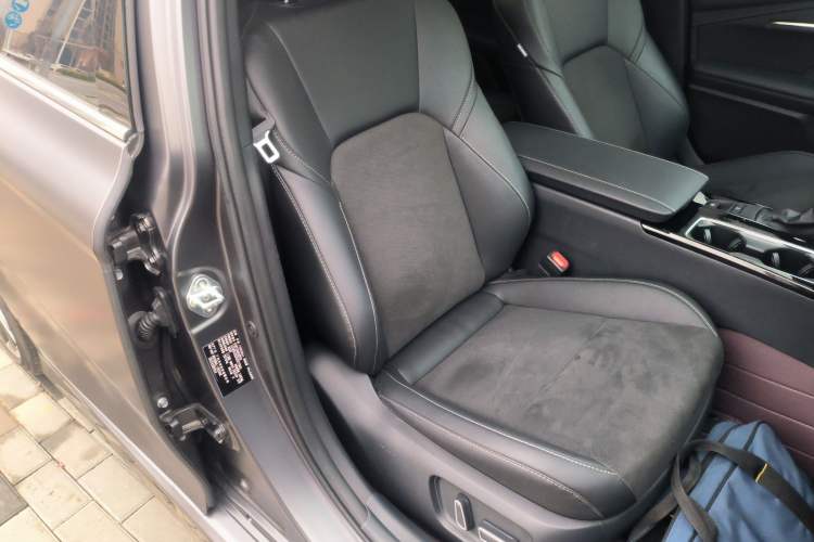 Used Toyota Camry 2025 Dual-Motor 2.0 HXS Glory Edition
