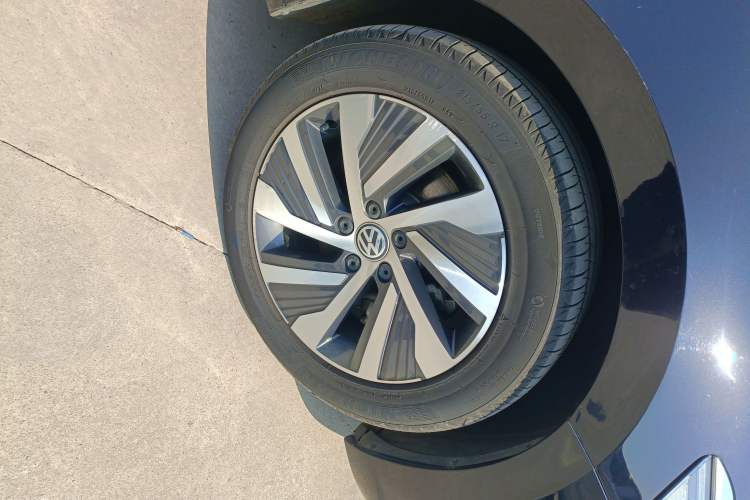 Used Volkswagen Passat New Energy 2020 430 PHEV Hybrid Luxury Edition China VI Standard Right Front Wheel Hub