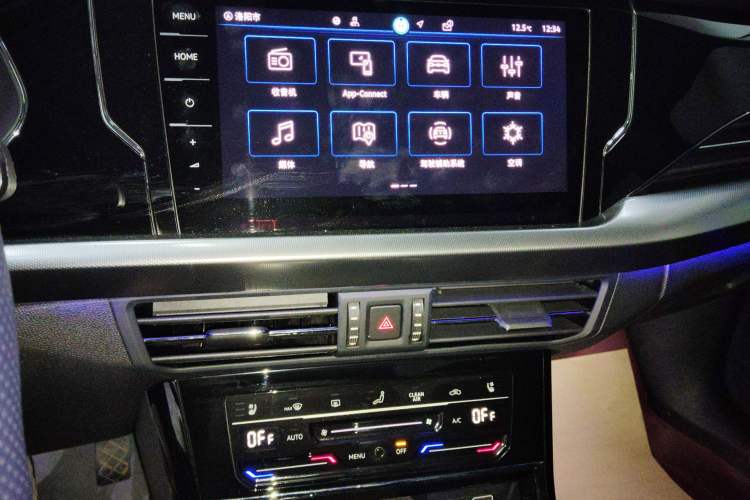 Used Volkswagen Passat 2024 380TSI Dragon Glory Edition Audio And AC Panel