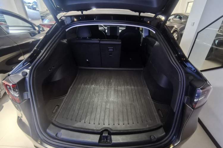 Used Tesla Model Y 2023 Rear-Wheel-Drive Version