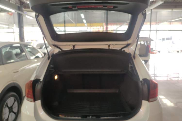 Used BMW X1 2015 sDrive18i Fashion Upgrade Edition Trunk