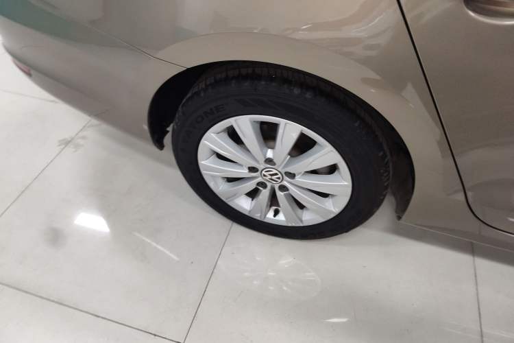 Used Volkswagen Sagitar 2014 Revised Version 1.4TSI Automatic Luxury Edition Right Rear Wheel Hub