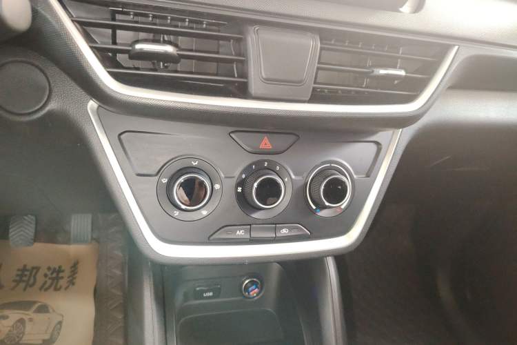 Used Wuling Hongguang S3 2019 1.5T Manual Standard Version China VI Audio And AC Panel