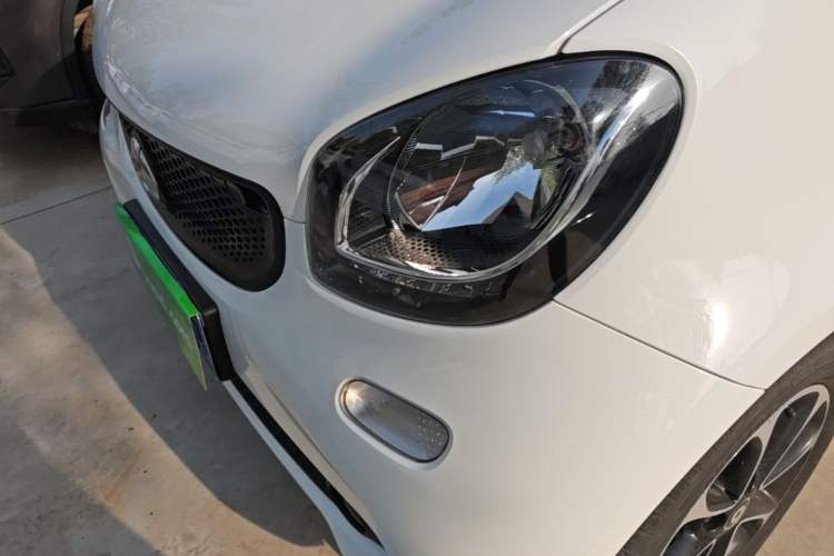 Used smart fortwo 2015 1.0L 52 kW Hardtop Passion Edition Left Front Headlight
