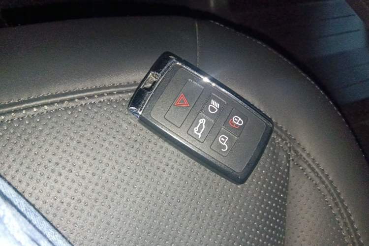 Used Land Rover Defender 2023 110 3.0T P400 75th Anniversary Legend Edition Vehicle Key