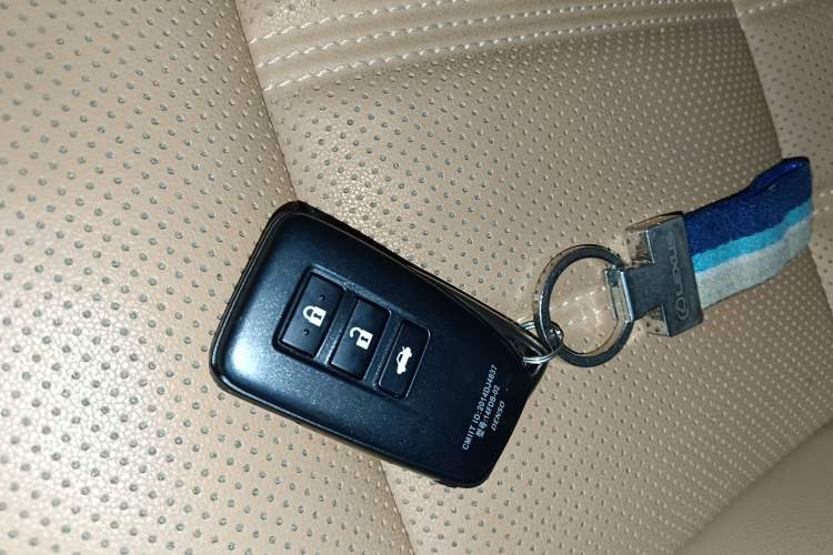 Used Lexus ES 2015 300h Comfort Edition
