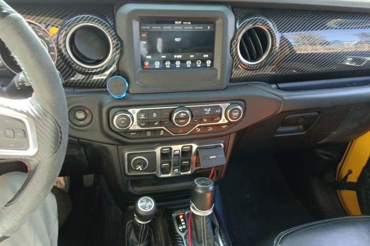 Used Jeep Wrangler 2019 2.0T Sahara Four-Door Version China VI Emission Standard Audio And AC Panel