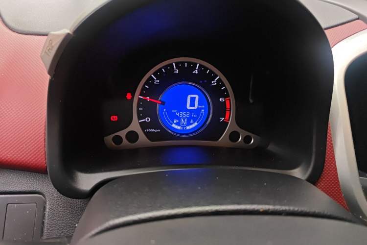 Used CHANGAN Benni 2015 1.4L IMT Luxury Version China IV Standard
