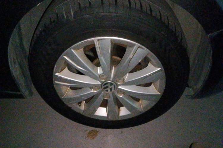 Used Volkswagen Sagitar 2014 Revised Version 1.6L Automatic Comfort Edition Right Front Wheel Hub