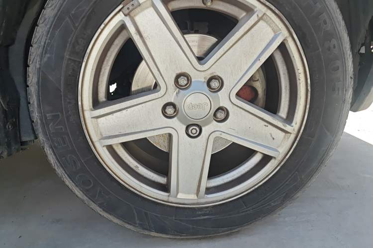 Used Jeep Compass 2010 2.4L four-wheel drive sport version
