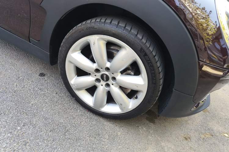 Used MINI Clubman 2016 Revised Version 1.5T COOPER Connoisseur Edition Right Front Wheel Hub