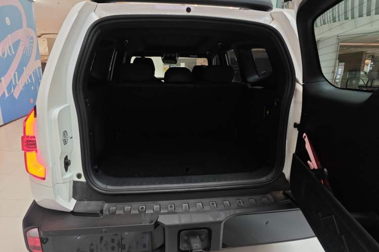 Used Deepal G318 2024 Four-Wheel-Drive Air Suspension Model Trunk