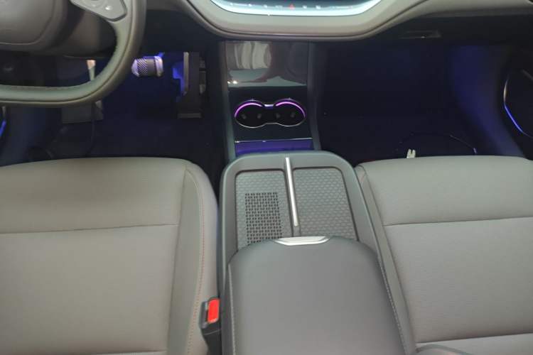 Used Hongqi EH7 2025 690 Smart Selection Edition