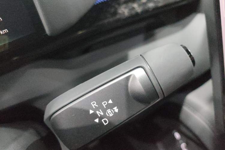 Used XPeng P7 2025 Model—750 All-Wheel-Drive Pengyi Ultra Gear Lever