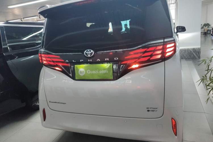 Used Toyota Alphard 2024 Dual-Engine 2.5L Deluxe Edition Exterior 4
