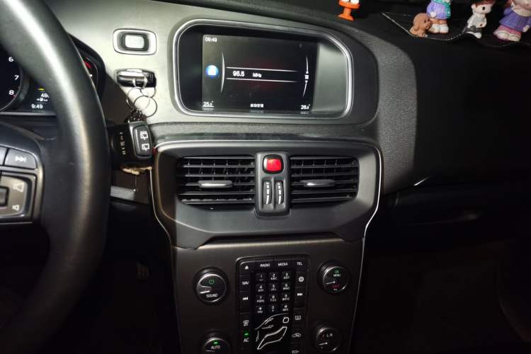 Used Volvo V40 2016 T3 Zhiyi Edition Audio And AC Panel