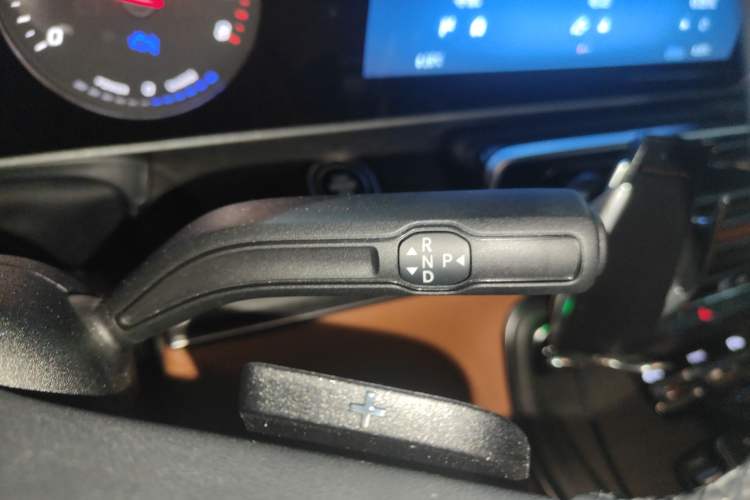 Used Mercedes-Benz Vito 2024 2.0T Business Version 7 Seats Gear Lever