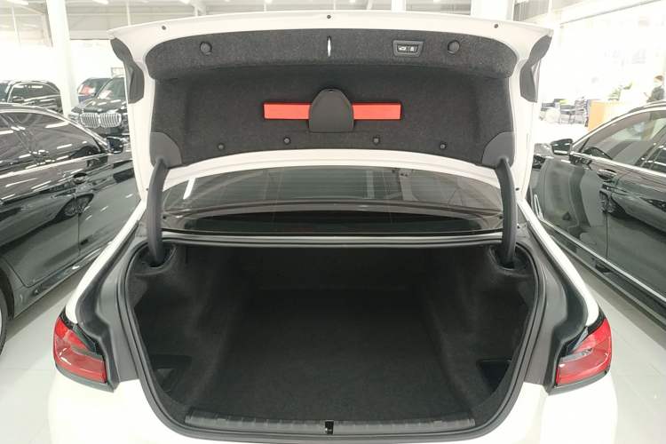 Used BMW 5 Series 2022 Second Facelift 530Li Luxury Edition Premium Package
