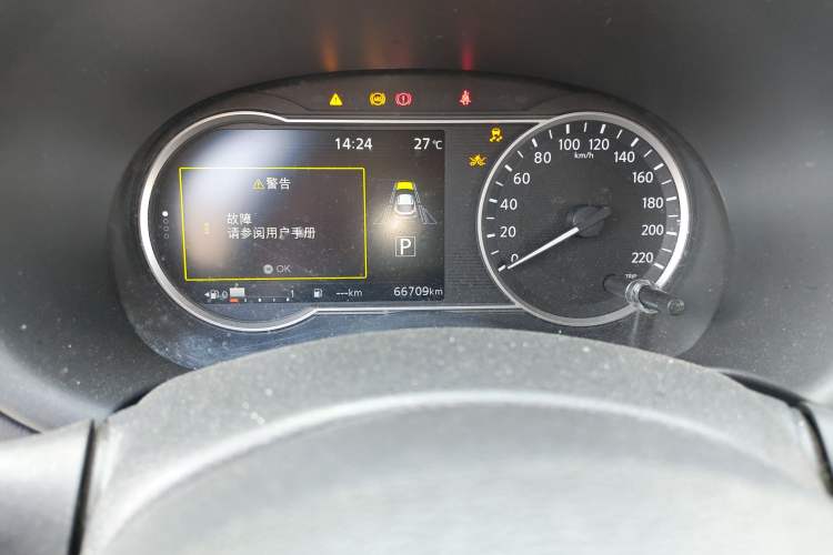 Used Nissan Kicks 2018 1.5L CVT Smart Connect Deluxe Edition
