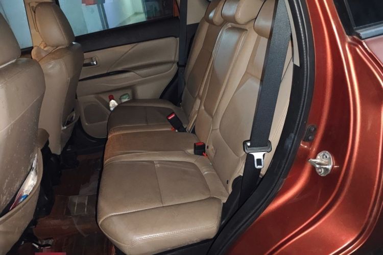 Used Mitsubishi Outlander 2013 2.4L 4x4 Luxury Navigation Edition 5 Seats
