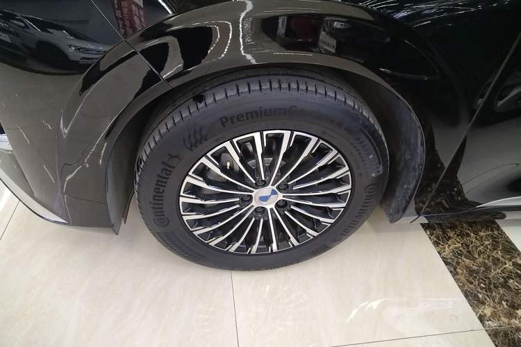 Used Denza D9 2025 DM-i Intelligent Drive 1020 Four-Wheel Drive Flagship Model